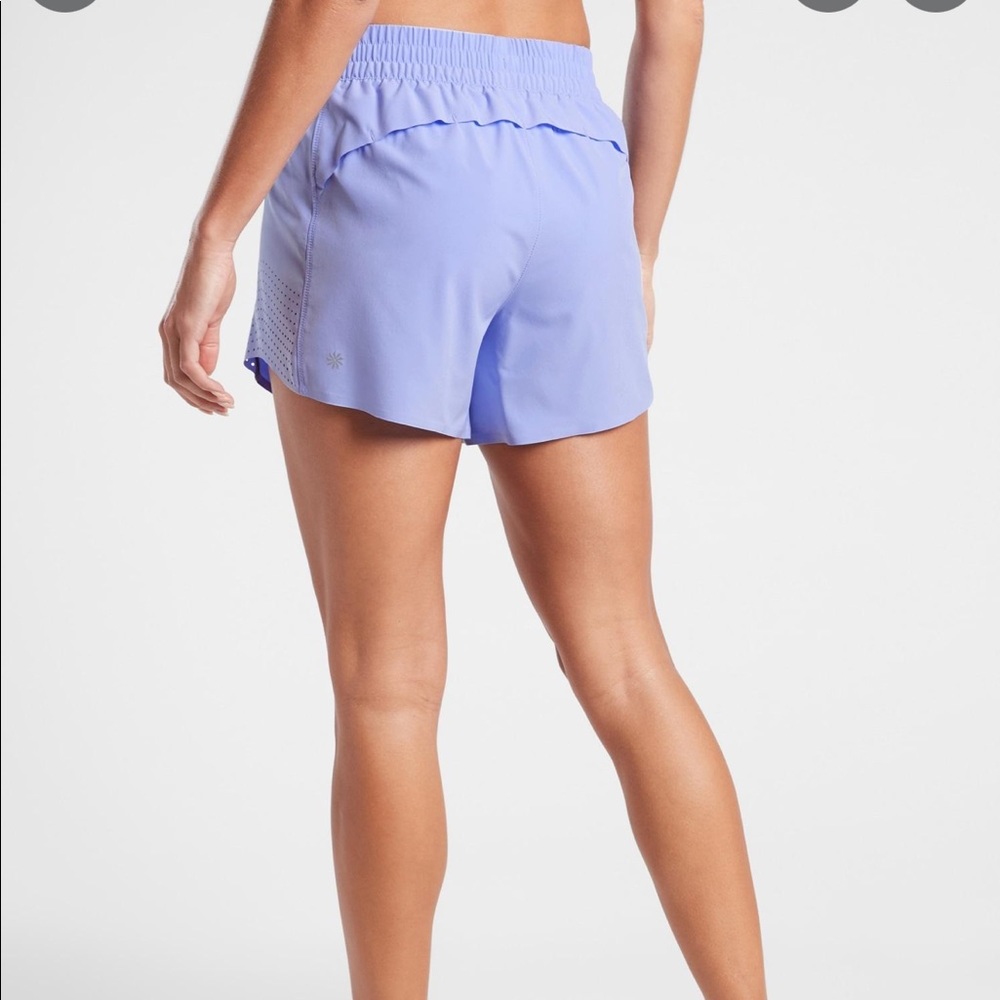 Athleta 4.5 Hustle Short in Blue
